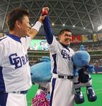 お立ち台の立浪&ノリ.jpg